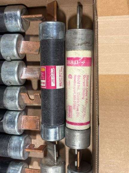 Tray of Fusetron and Gould Fuses - Roller Auctions