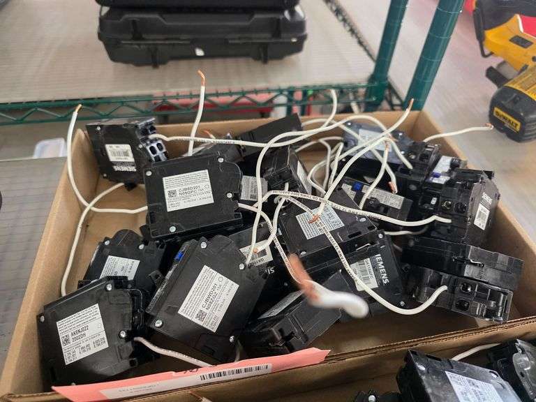 Siemens Q120DF Interlock Circuit Breakers with Pigtail Wires - Roller Auctions