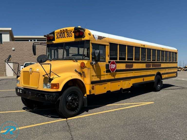 2004 IC Corporation CE300 RWD 77-Passenger School Bus