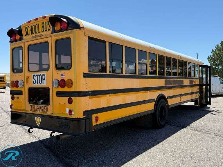 2005  IC Corporation  CE300  RWD  77-Passenger School Bus - Roller Auctions