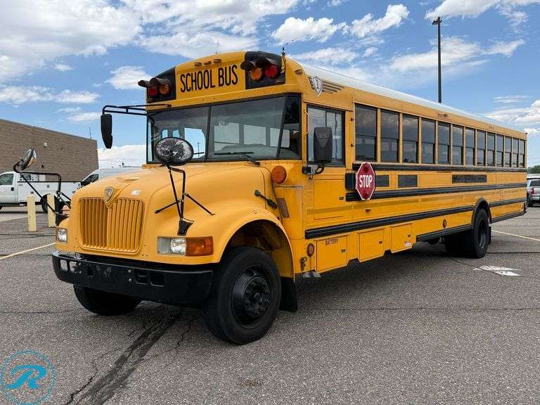 2004 IC Corporation CE300 RWD 77-Passenger School Bus