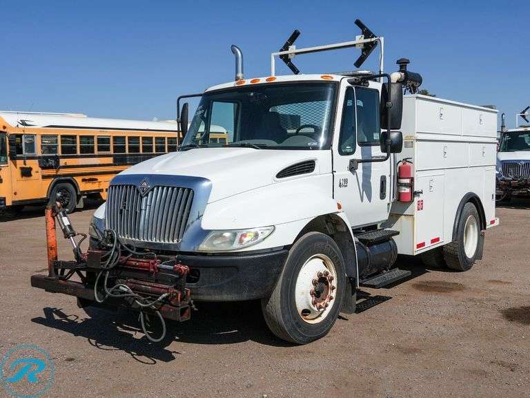 2006  International  4200  RWD  Service Truck