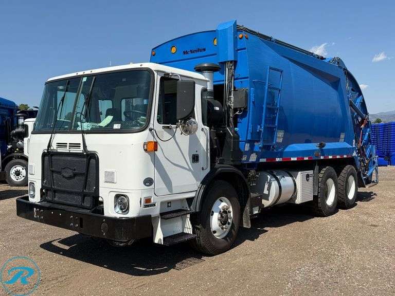 2016 Autocar Xpeditor T/A Trash Truck