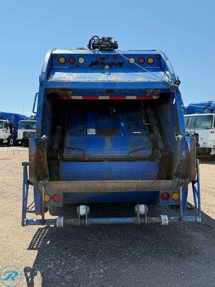 2016  Autocar  Xpeditor  T/A Trash Truck - Roller Auctions