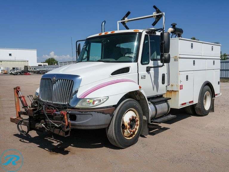 2006  International  4200  RWD  Service Truck