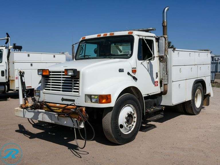 2001  International   4700   LP  RWD   Service Truck