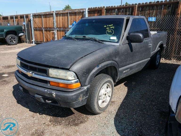 1999 Chevrolet S10 LS 4WD