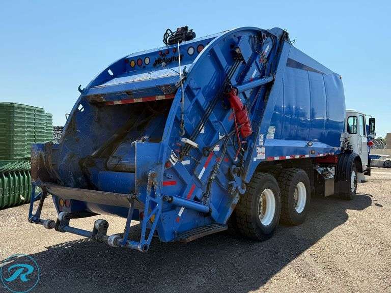 2016  Autocar  Xpeditor  T/A Trash Truck - Roller Auctions