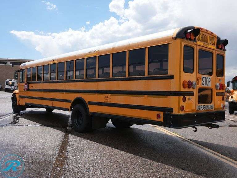 2005 IC Corporation CE300 RWD 77-Passenger School Bus - Roller Auctions