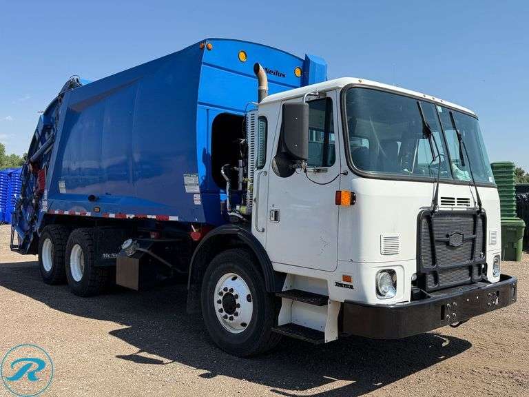 2016  Autocar  Xpeditor  T/A Trash Truck - Roller Auctions