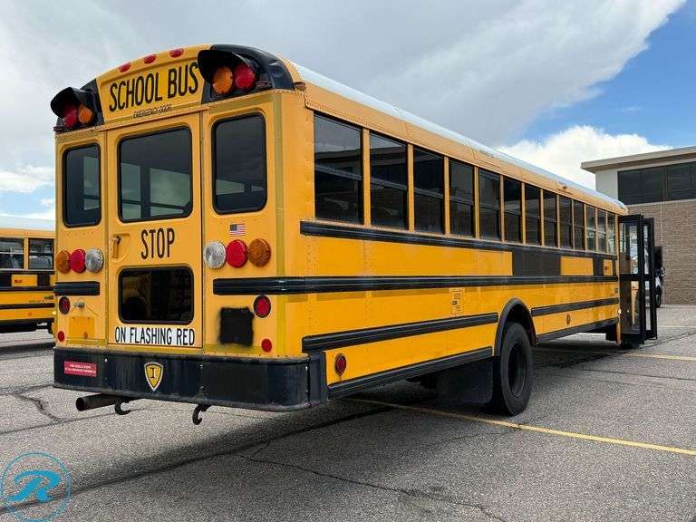 2006 IC Corporation CE300 RWD 77-Passenger School Bus - Roller Auctions