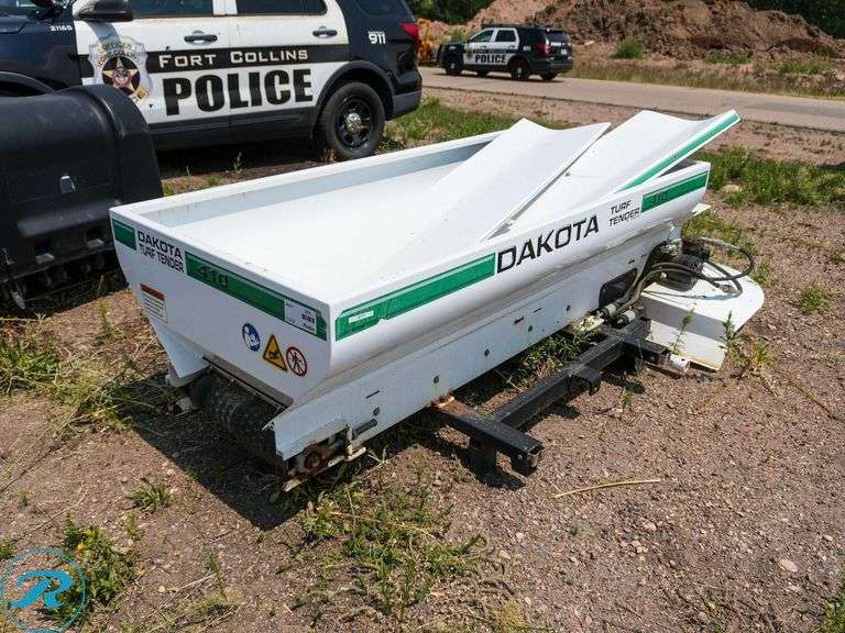 Dakota Turf Tender 410 Broadcast Spreader,  9' x 5'