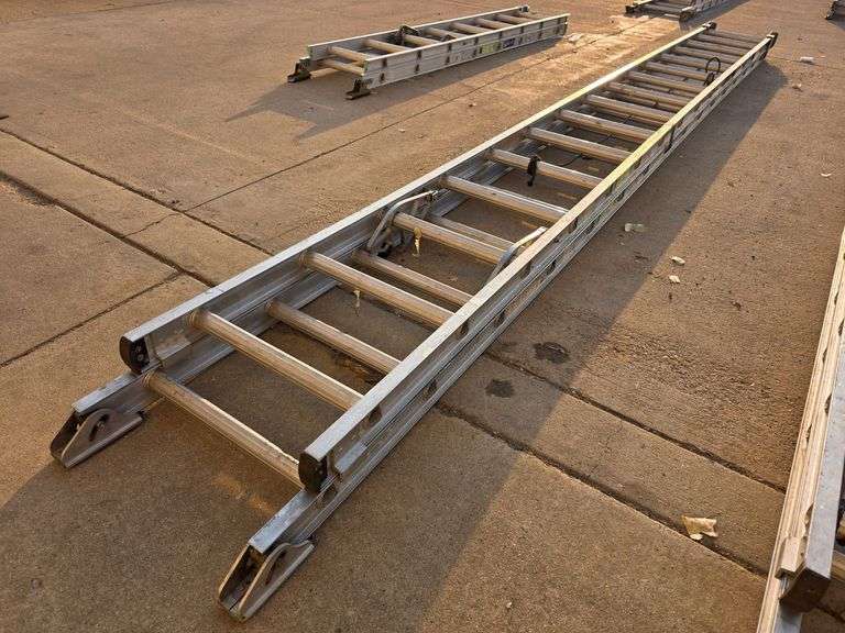 Werner D1532-2 Aluminum Extension Ladder, 32 Ft Total Length, 29 Ft Max Working Length