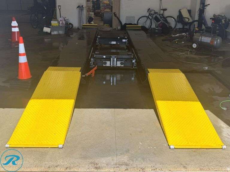 Unused 2021 Total Automotive Lifting Solutions TLSS16AL0RB1 Automotive Lift, 16,000 Lb Capacity, 230 Volt, Single Phase