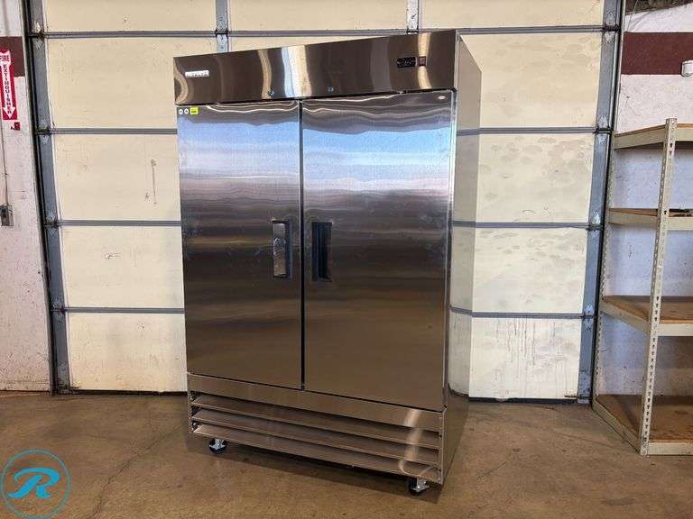 New Valyr VALRF-2D 2-Door Stainless Steel Reach-in Refrigerator (Includes 2-Year Parts and Labor, 5 Year Compressor Warranty)
