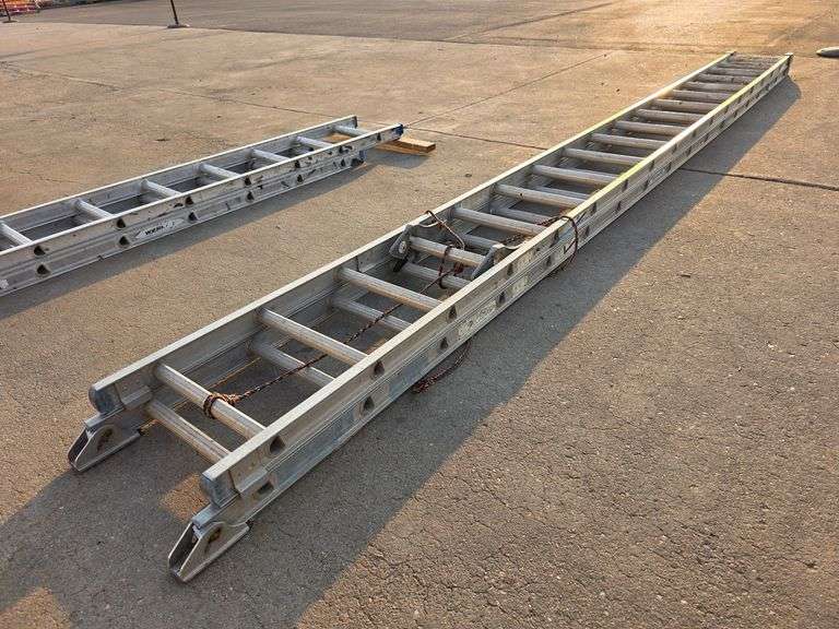 Werner D1536-2 Aluminum Extension Ladder, 18 Ft, 37' Max Working Height