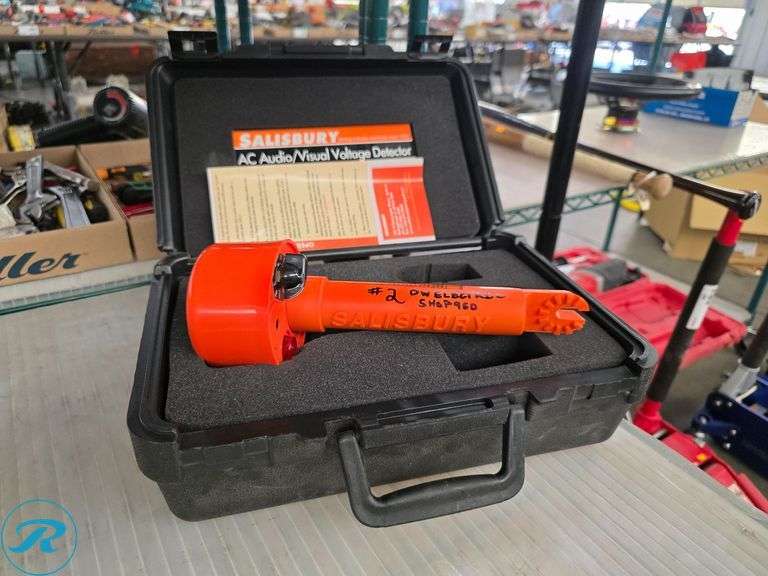 Salisbury Model 4244 AC Audio/Visual Voltage Detector with Case