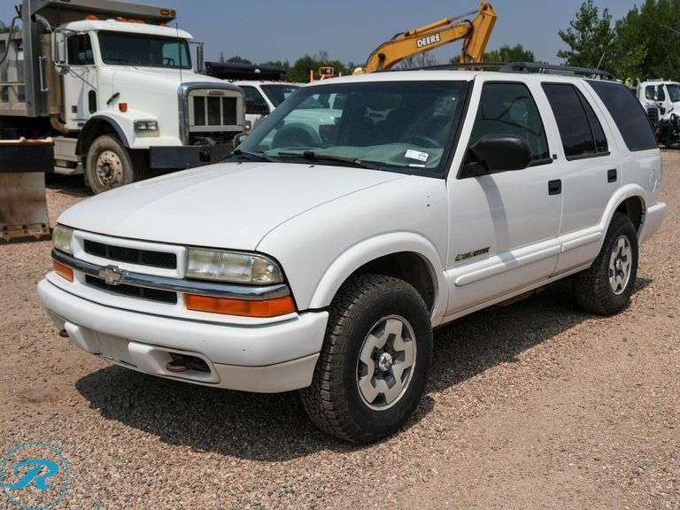 2002  Chevrolet  Blazer   LS  4WD  SUV