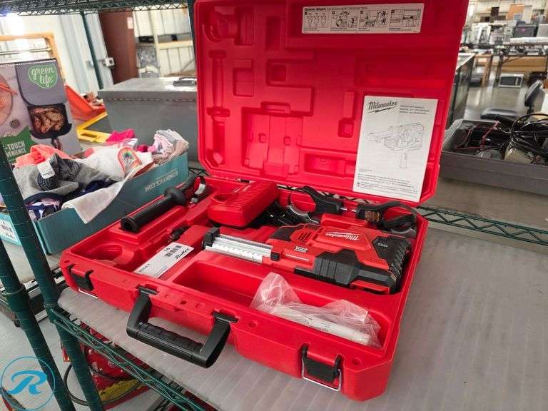 Milwaukee M12 Hammervac Universal Dust Extractor Kit 2306-20 with Accessories (No Batteries)