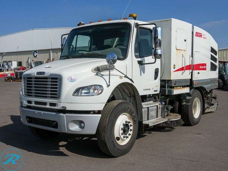 2015 Elgin Broom Bear Street Sweeper