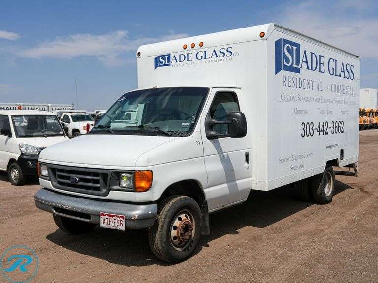 2005 Ford E350 RWD Box Truck