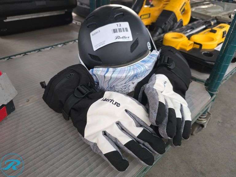 Black Ski Helmet, Size L, Oakley Goggles, Hikenture Gloves