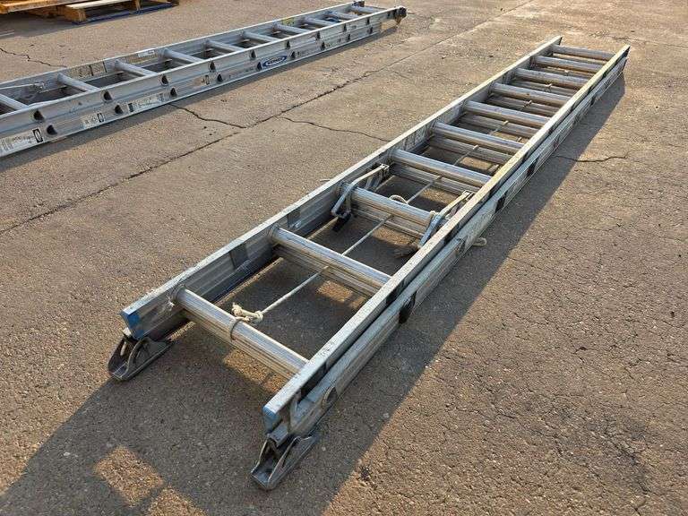 Werner D1320-2 Aluminum Extension Ladder, 20 Ft Total Length 17 Ft Max Working Height