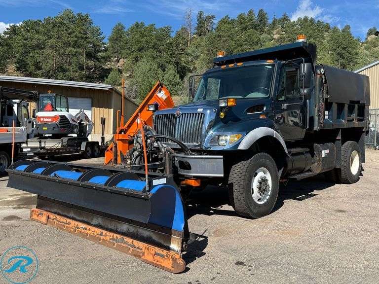 2007 International 7400 4WD S/A Dump Truck