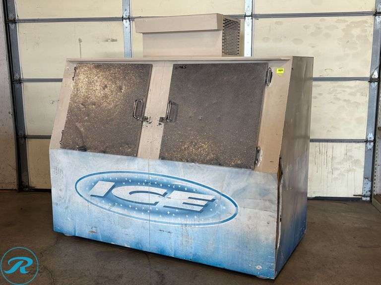 Indoor Outdoor Ice Merchandiser Bagged Ice Freezer