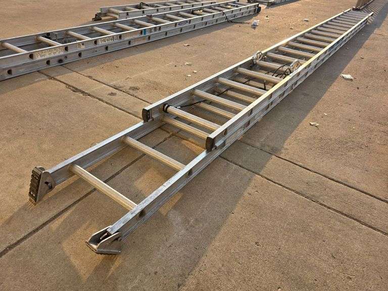 Werner D1540-2 Aluminum Extension Ladder, 40', 30' 6" Max Standing Height