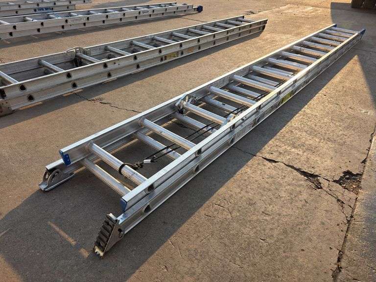 Werner DI328-2 Aluminum Extension Ladder, 28 Ft, 20 Ft 10 In Max Standing Height