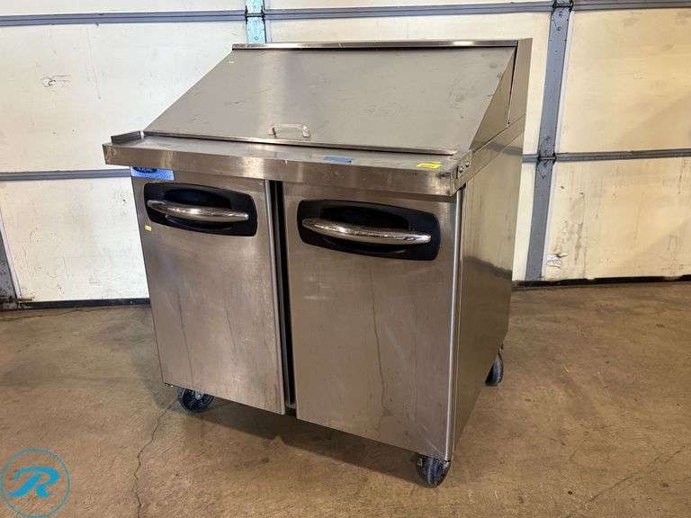 Standex SMP36-15A 2-Door Refrigerated Sandwich Prep Table with Casters