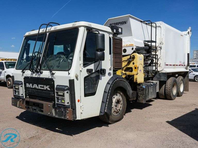 2019 Mack LR64 T/A Sanitation Truck