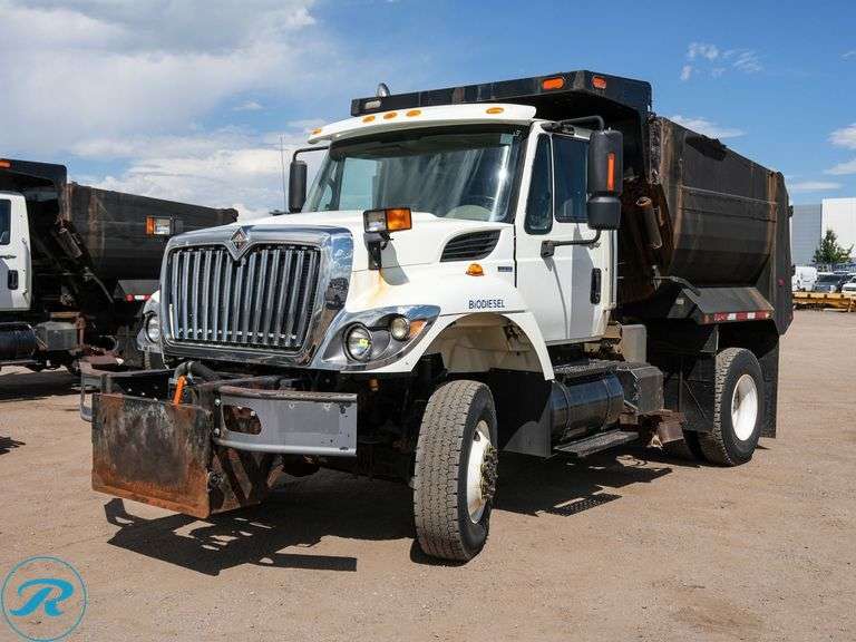 2010 International WorkForce 7500 S/A Dump Truck