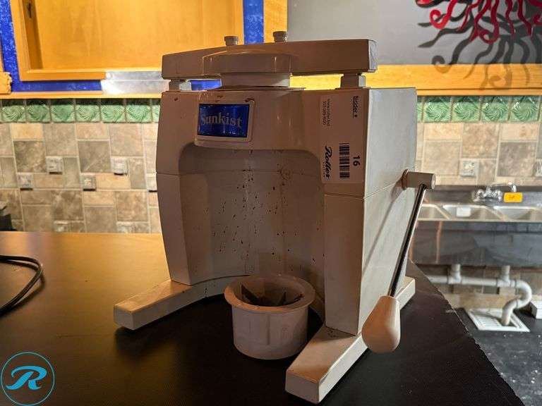 Sunkist Sectionizer MODEL-100 Manual Fruit and Vegetable Cutter