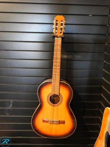 Admira Desirée Acoustic Guitar With Case