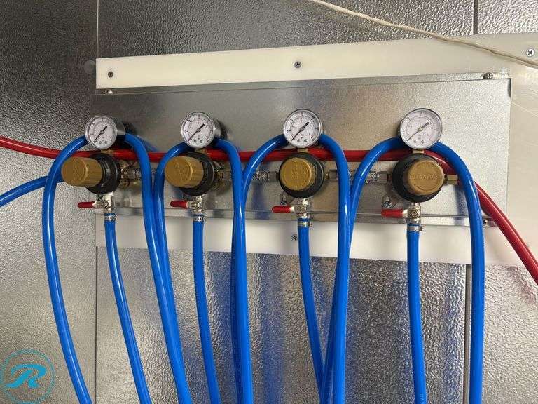 Taprite, CO2 Gas Distribution Manifolds With Regulators and Hoses