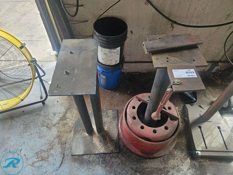 (2) Vise Pedestal's