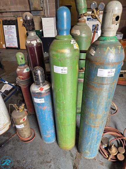 (1) Airgas Oxygen Compressed Gas Cylinder UN1072