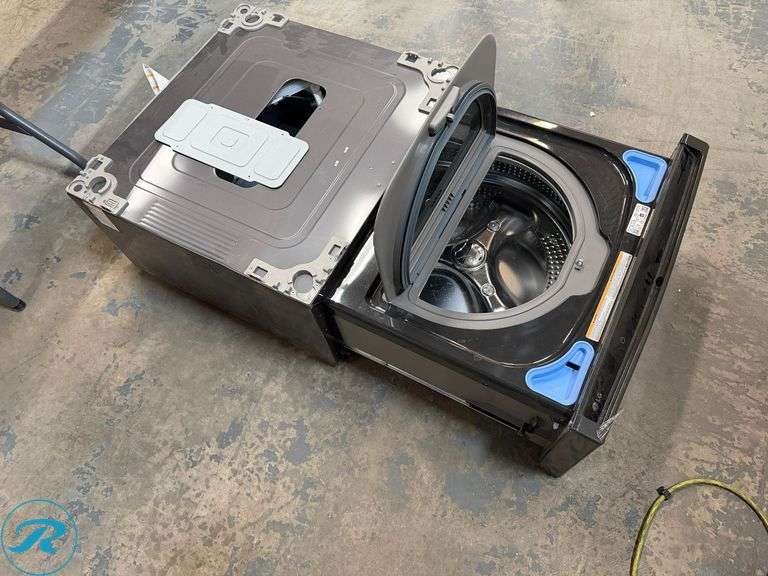 27" LG SideKick Pedestal Washer, Model: WD300CB - Used/Scratches/Displays E7 Error Code/Power Tested