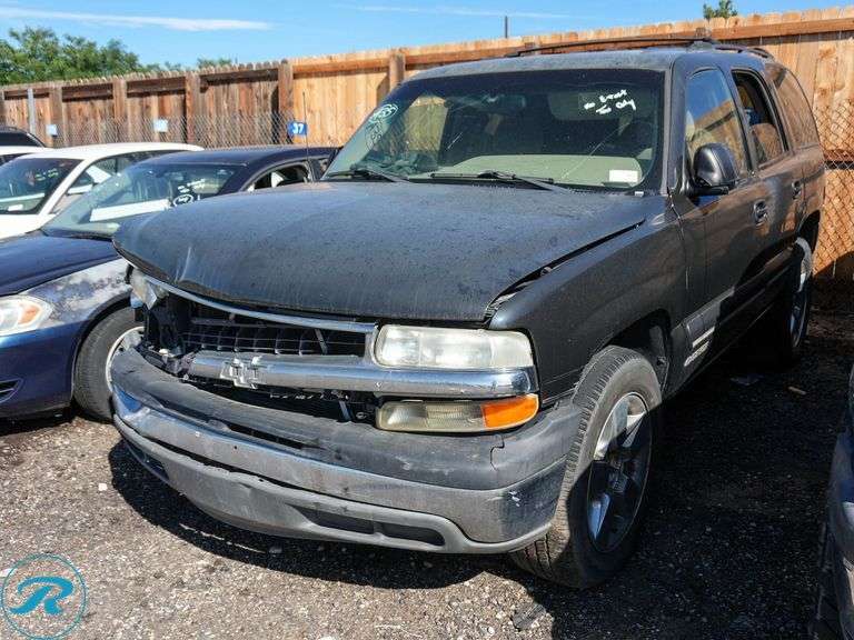 2001  Chevrolet  Tahoe Base   RWD