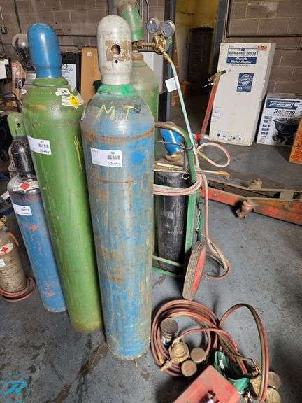 (1) Gases & Arc 2344 Oxygen Compressed Cylinder UN1072