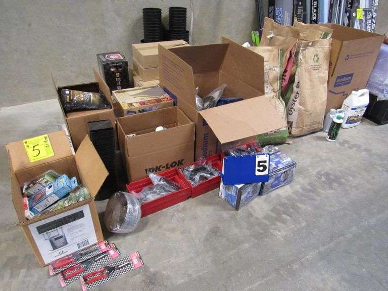 LOT, ASSORTED LANDSCAPING, INCLUDES FERTILIZER, SEEDLING HEAT MAT, SUPPLEMENTS FOR PLANTS, LIGHT FIXTURE HANGERS, PLASTIC CONTAINERS