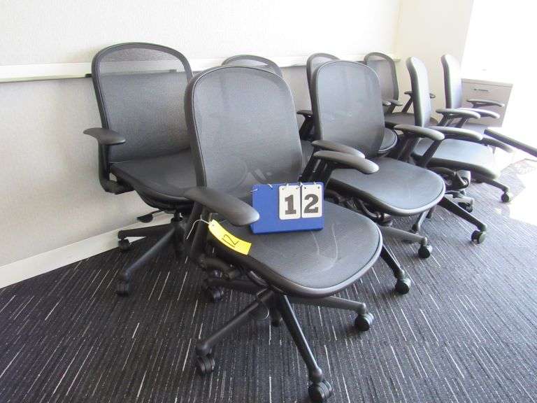 PORTABLE BLACK OFFICE CHAIR  (sold 8x the money)