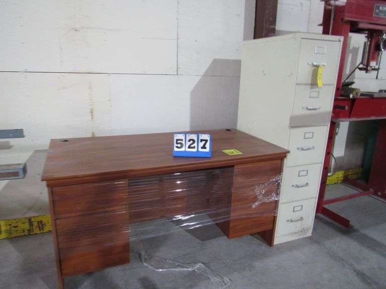 (1) WOOD DESK AND (1) 5-DRAWER METAL FILE CABINET **Located at 1959 W Northwest Highway, Dallas, TX 75220 - Payment Collected at 2323 Langford, Dallas, TX 75208 ONLY**