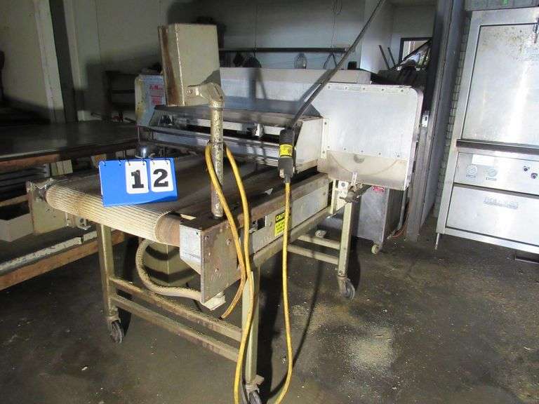BUN SLICER, LEMATIC, MDL BF – 15, CONVEYOR APPROX. 22" X 68"