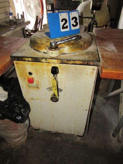 (1) POWDER/FLOUR MIXER, (1) PRESS MACHINE, NO INFO AVAILABLE