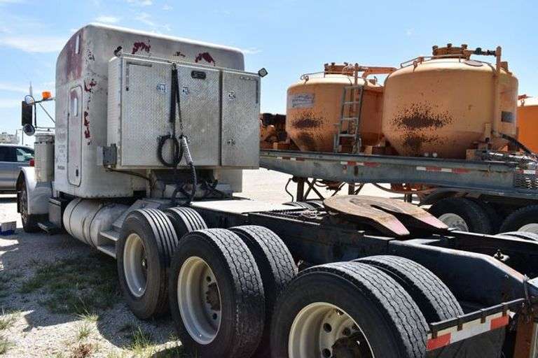 1993 PETERBILT WITH SLEEPER, VIN. 1XP5DR9X1PD330441, 878,502 MILES, EATON TRANSMISSION, CUMMINGS