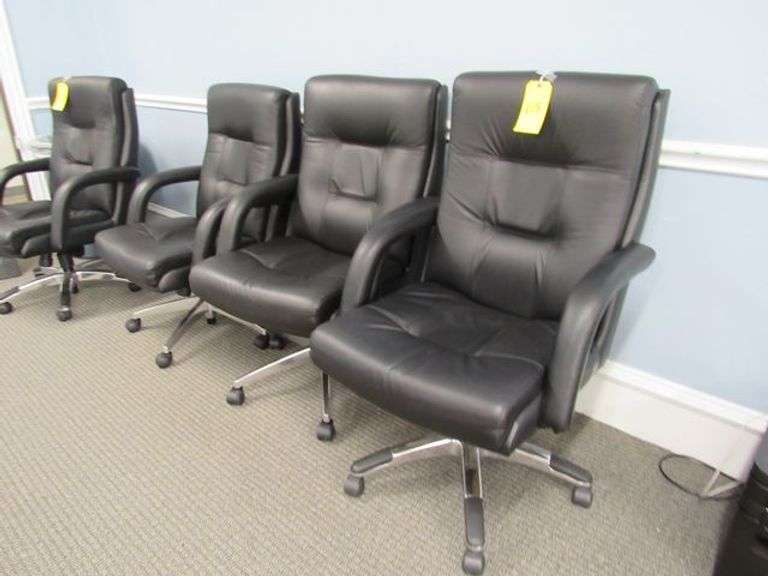 BLACK VINYL EXCUTIVE OFFICE CHAIR WITH ARMRESTS *sold 6x the money