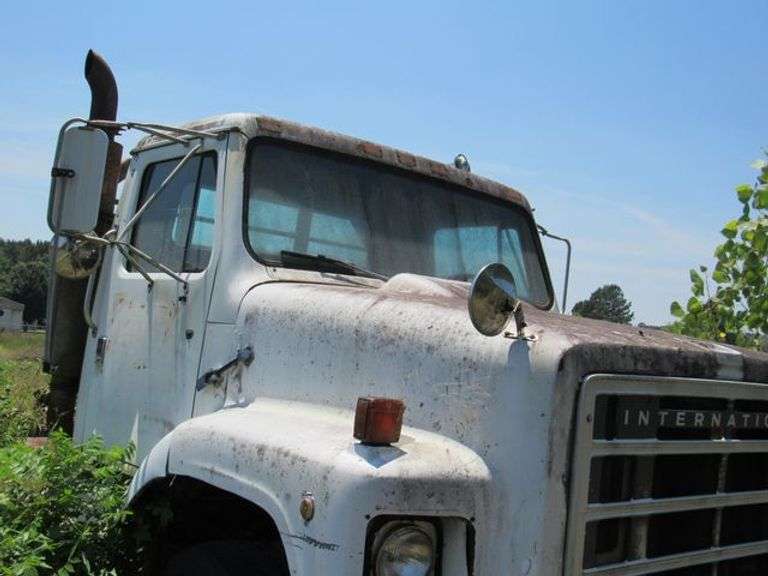 1986 TRACTOR TRUCK, INTERNATIONAL, VIN 1HSITG4N0GHA39416, 5TH WHEEL *NO KEY - CONDITION UNKNOWN* *Located Outside*